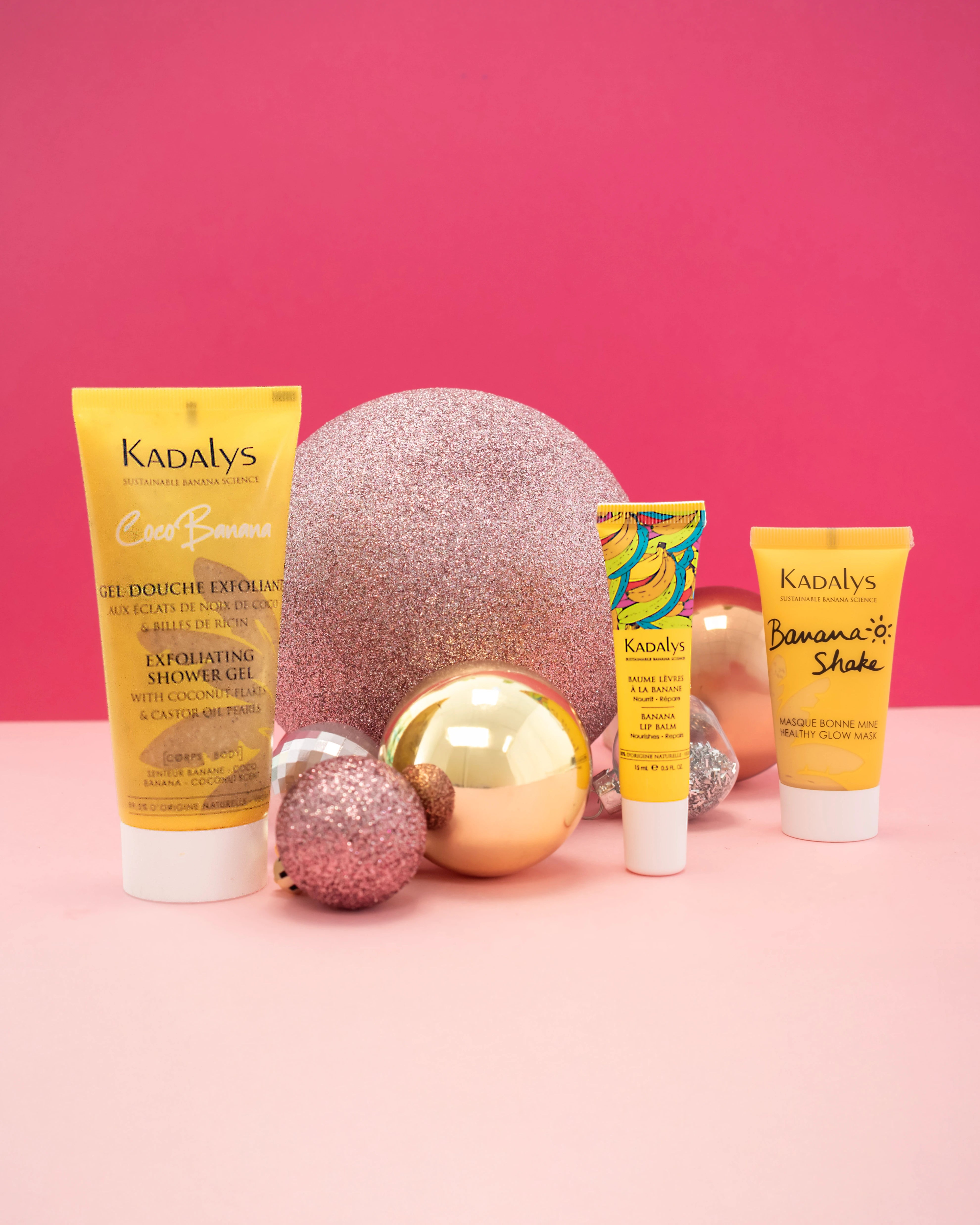 Offrez-vous un moment de plaisir avec le rituel gourmand Kadalys au parfum de banane, une routine exfoliante et hydratante pour une peau douce et satinée.