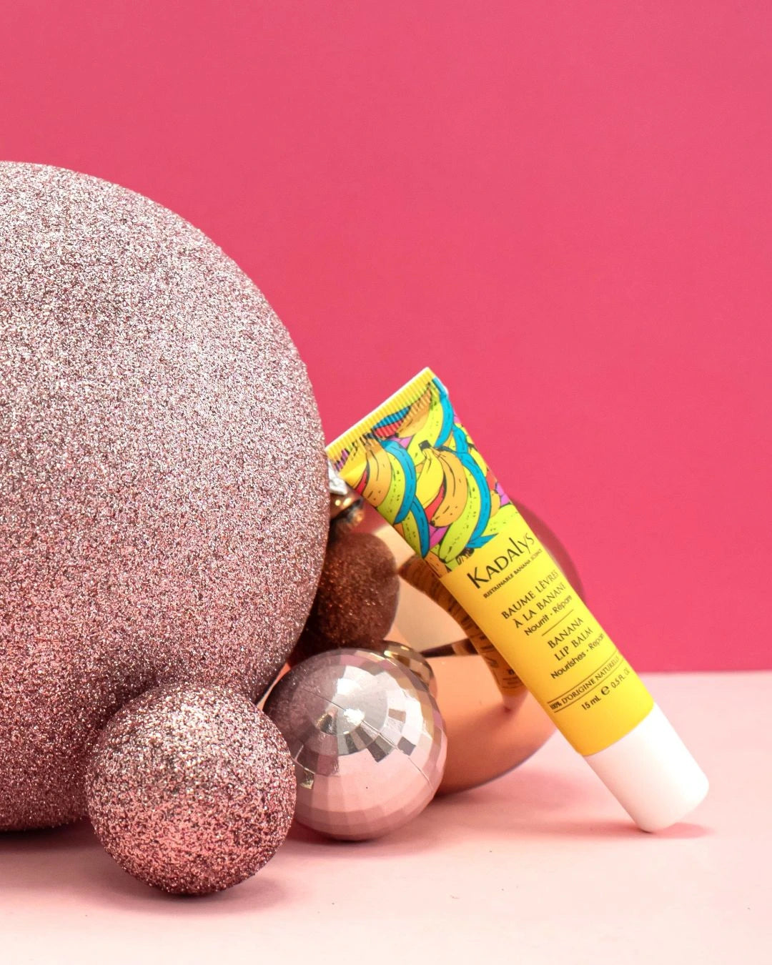 Découvrez le baume à lèvres à la banane Kadalys, un soin nourrissant et hydratant à base d’actifs naturels pour des lèvres douces et sublimées tout au long de l’hiver.