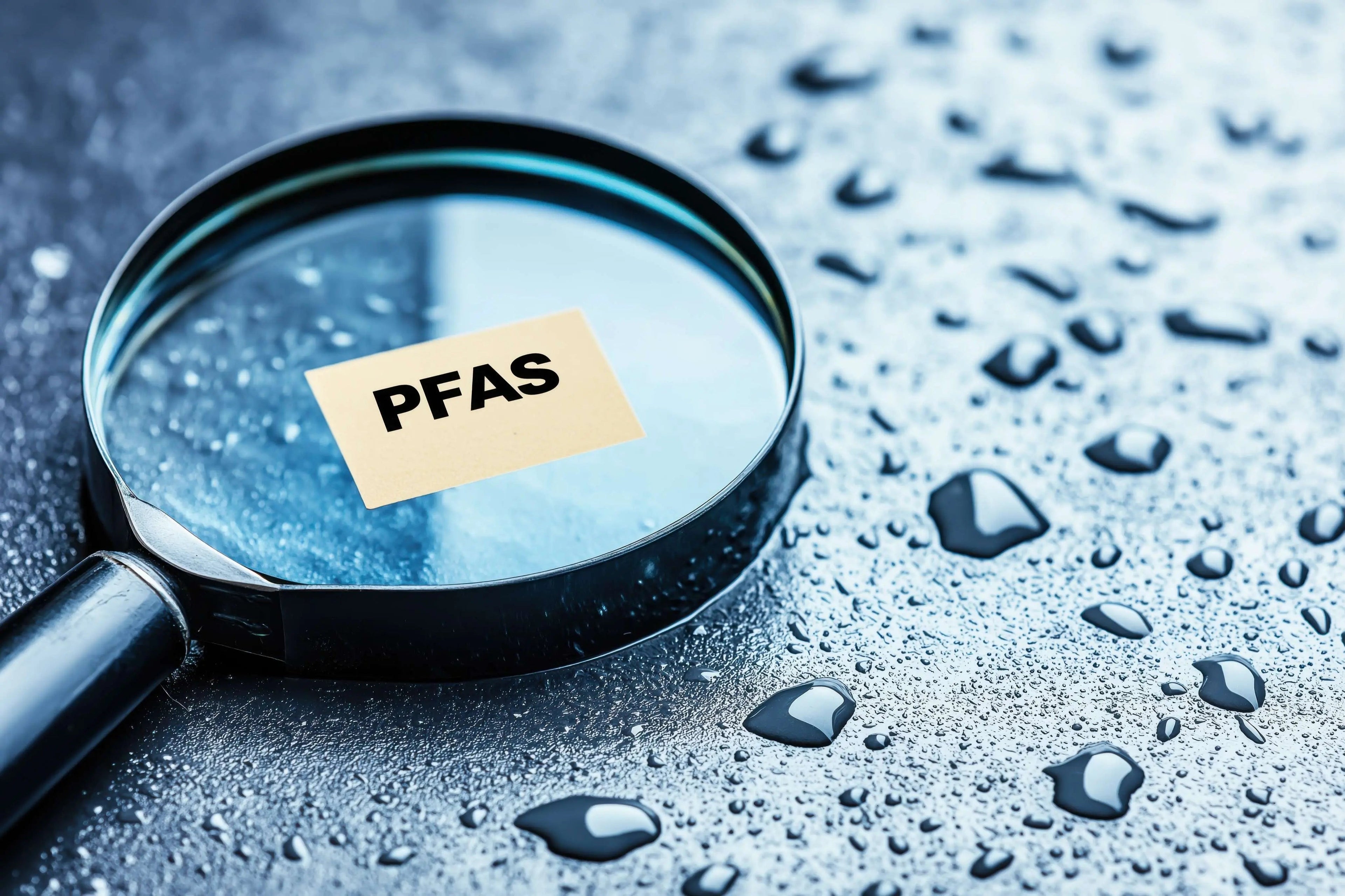 Les-PFAS-dans-les-cosmétiques-Agir-pour-une-beauté-saine-et-engagée KADALYS Image