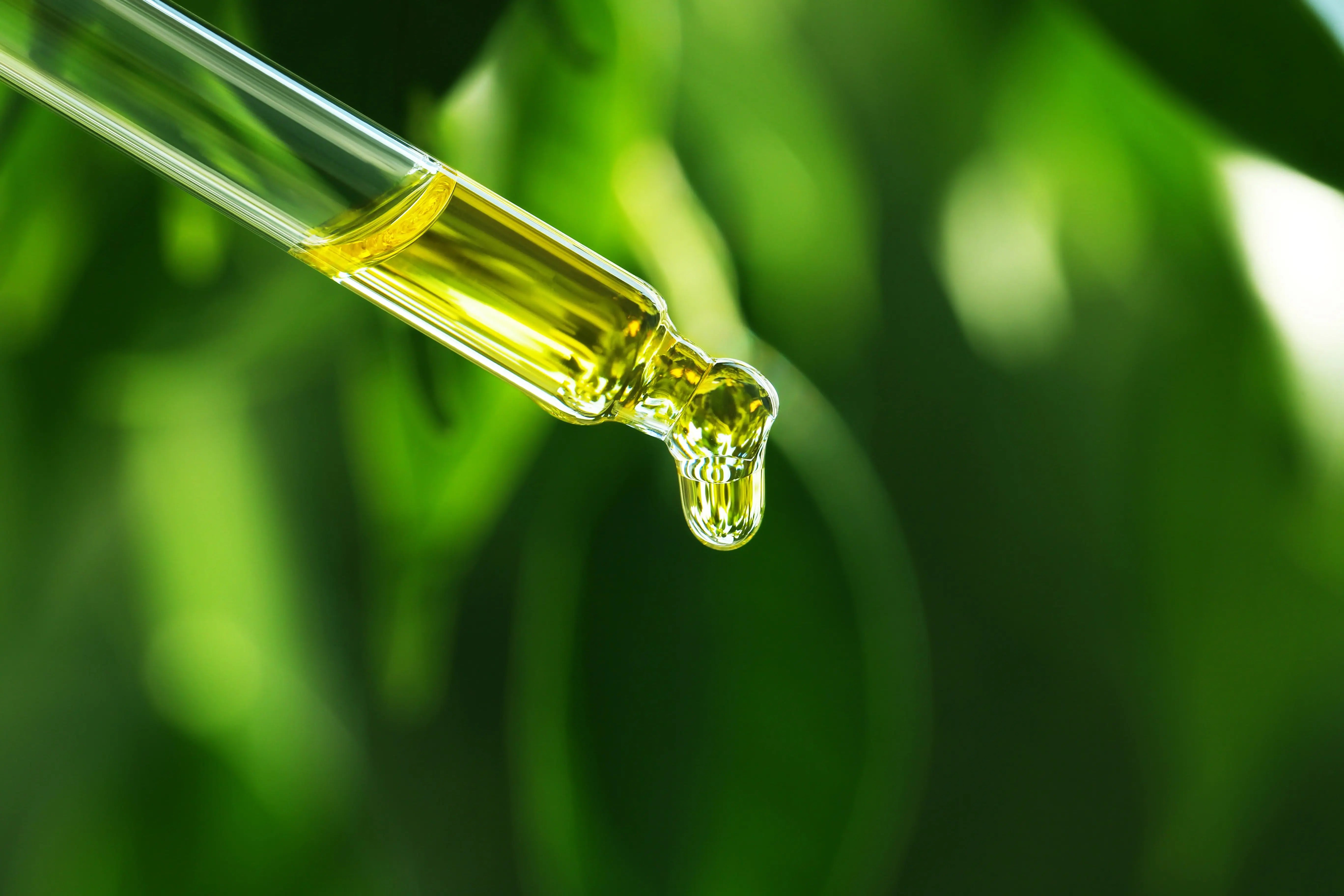 Pipette d'huile végétale cosmétique – précision et pureté dans les soins Kadalys
